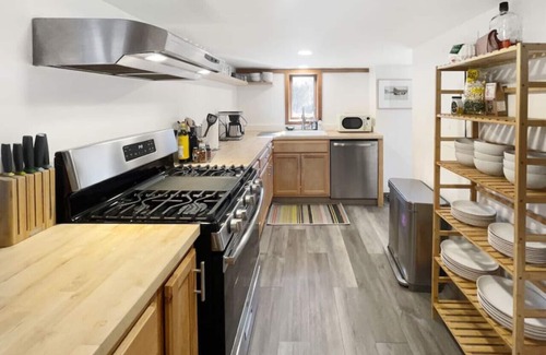 Town of Marbletown Cabin | Breezy Hill 3BR Modern & Quiet Home in Catskills