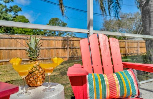 Largo House | Breezy Pineapple, Heated Pool, Sleeps 12, Putting Green
