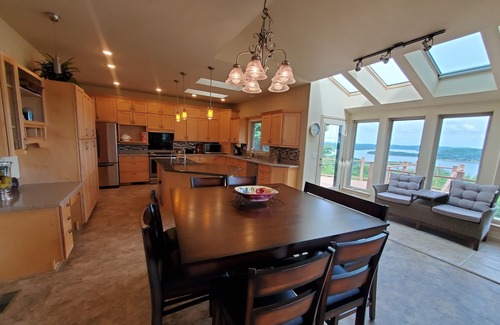 Lost Bridge Village House | Breezy Point- Huge Home & Amazing Lake Views! Near Sailboat Club & Marina