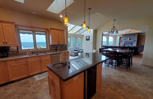 Lost Bridge Village House | Breezy Point- Huge Home & Amazing Lake Views! Near Sailboat Club & Marina