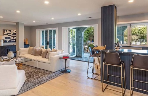 Brentwood House | Brentwood Chateau Ocean & City Views Very Private , Heated Pool & Spa