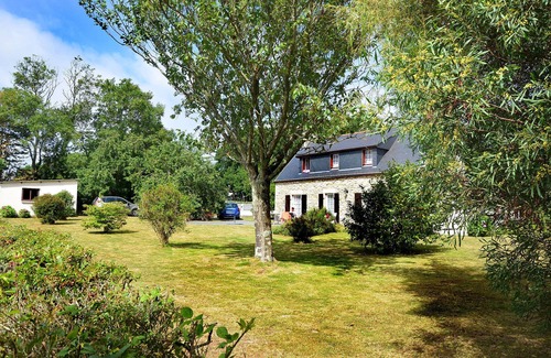 Saint-Jean-Trolimon House | Breton house in a wooded park between land and sea