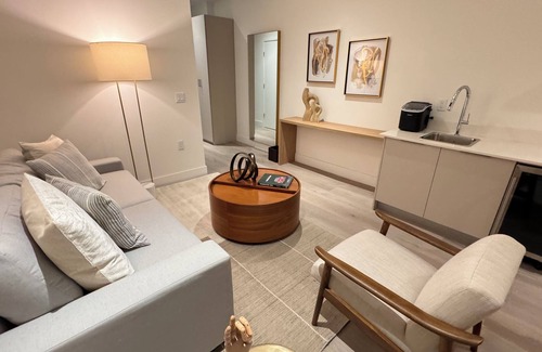 The Roads Condo | Brickell Apt: Rooftop Pool, Stunning City Views, Modern, Spacious, Walk to Shops