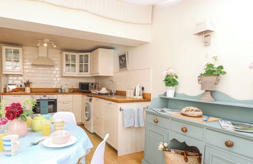 Aylsham Cottage | BRIDGE COTTAGE, family friendly, character holiday cottage in Aylsham