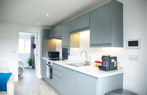Shottery Apartment | Bridge House Apartments - Free Parking