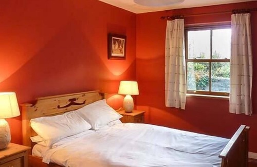 Beaufort Cottage | BRIDGE VIEW, family friendly in Beaufort, County Kerry