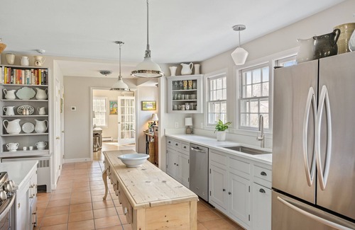 Bridgehampton House | BRIDGEHAMPTON South 5 bedroom 3.5 bath spectacular gardens and salt water pool