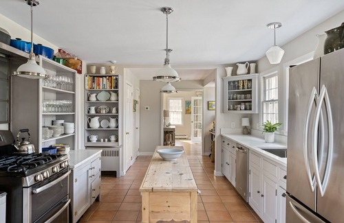 Bridgehampton House | BRIDGEHAMPTON South 5 bedroom 3.5 bath spectacular gardens and salt water pool