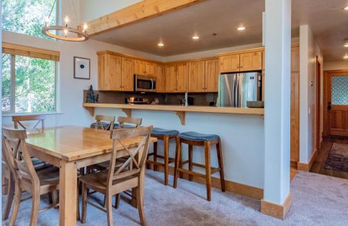 Ketchum House | Bridgepoint Condo 08