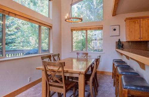 Ketchum House | Bridgepoint Condo 08