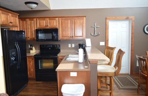 Arnolds Park Villa | Bridges Bay Vacation Cabin 69