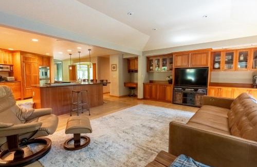 Bridle Trails House | Bridle Trails Treehouse