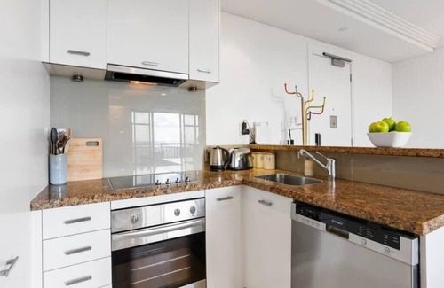 Auckland Central Business District Apartment | Bright 1 Bedroom Beauty with Balcony Zodiak Stays