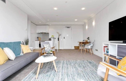 Auckland Central Business District Apartment | Bright 1 Bedroom Beauty with Balcony Zodiak Stays