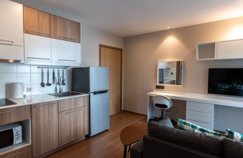 Ban Saiyuan Apartment | Bright 1BR X413 Desk & Pool View