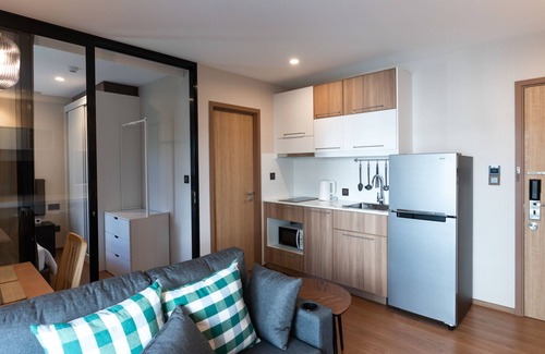 Ban Saiyuan Apartment | Bright 1BR X413 Desk & Pool View