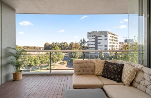 Wentworth Point Apartment | Bright 2-Bed Apartment Near Wentworth Point Sights
