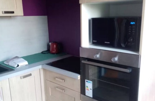 Saint-Etienne Apartment | 🏡 Bright 2-bedroom apartment - Netflix, wifi, parking, autonomous check-in