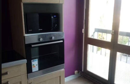 Saint-Etienne Apartment | 🏡 Bright 2-bedroom apartment - Netflix, wifi, parking, autonomous check-in