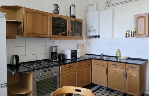 Andel Apartment | Bright 2BDR sleeps 8 near center M1