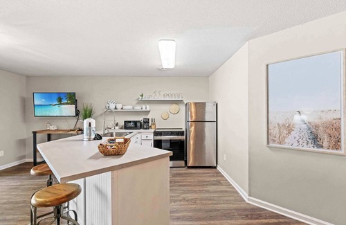 Little River Condo | Bright 2BR Condo | Poolside Patio | Near Beach