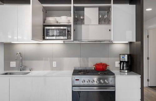 South Beach Apartment | Bright 2BR w/Gym, Rooftop, near Instagram & Facebook, by Blueground