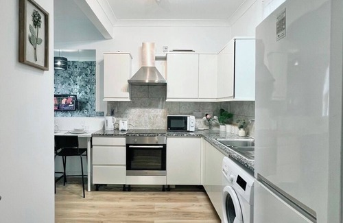 Kings Cross St. Pancras Apartment | Bright 3-Bedroom Flat in King's Cross – Conveniently Located Near Major.