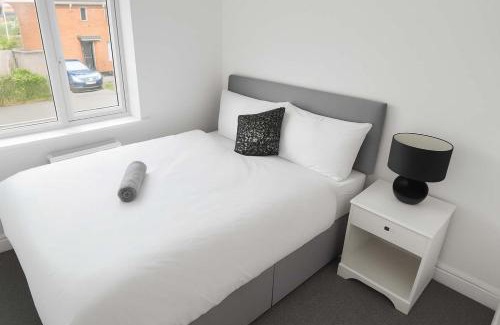 Cribbs Causeway House | Bright 3-Bedroom Home Near Cribbs Causeway, Bristo
