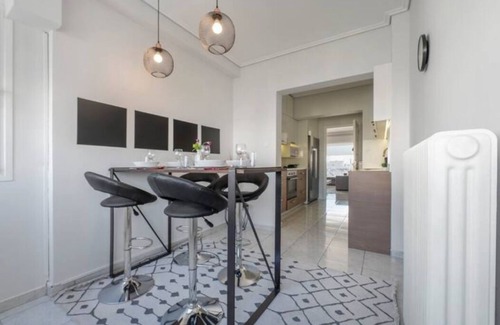 Glyfada Apartment | Bright 3bdr Apt with Roofgarden, Jacuzzi