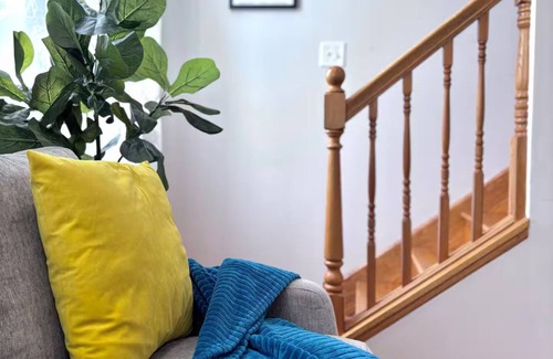 Brewerytown Apartment | Bright 3BR Apartment near Art Museum