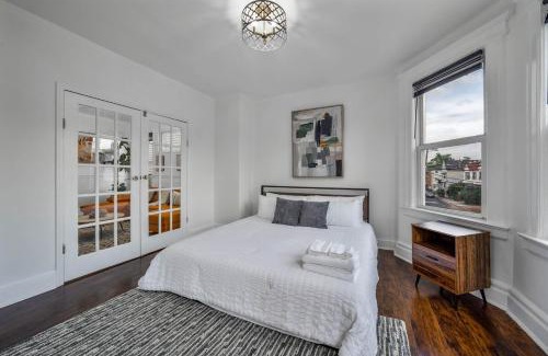 Newark Apartment | Bright 3BR Home in NYC, Near Downtown & NYC, EWR