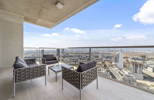 Jumeirah Village Circle Apartment | Bright 4 BD Penthouse With Spacious Terrace