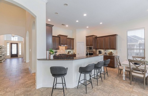 Sterling Ridge House | Bright 4 bdr w BIG backyard & Fire Pit!