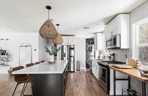 Westlake Village House | Bright 4 Bedroom Mountain View Home By Arts Plaza
