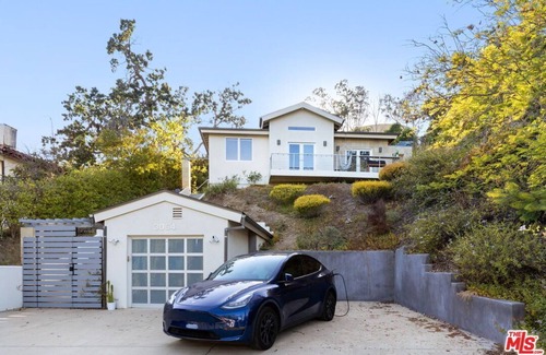 Westlake Village House | Bright 4 Bedroom Mountain View Home By Arts Plaza