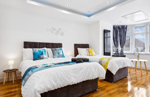 Kenton Apartment | Bright 4BR 2BA Gem in Wembley Harrow - Sleeps 8