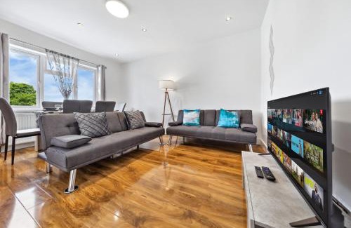 Kenton Apartment | Bright 4BR 2BA Gem in Wembley Harrow - Sleeps 8
