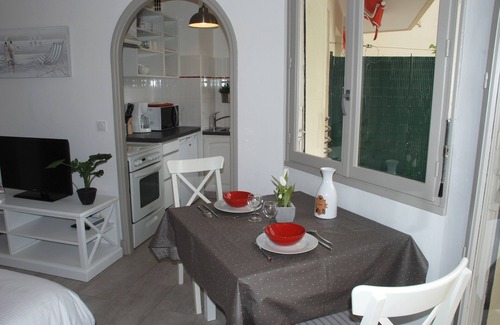 Riou - Petit Juas - Av de Grasse Apartment | Bright, air-conditioned studio with garden terrace, in the heart of Cannes
