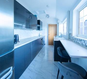 Ely House | Bright & Airy 4x Bed House with Parking