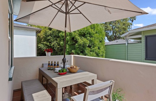 West Beach Condo | Bright and Airy Newly Remodeled Condo At West Beach