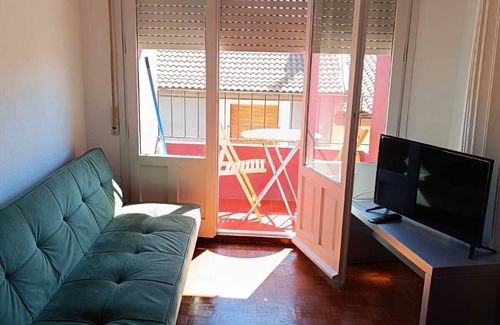 Jaca Apartment | Bright and centrally located with views. Wifi and TV. Ski resorts nearby.