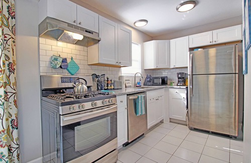 Broken Arrow House | Bright and comfy in the heart of the Rose District Broken Arrow