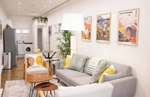 London City Centre Apartment | Bright and Cosy home 100m from Trafalgar Square