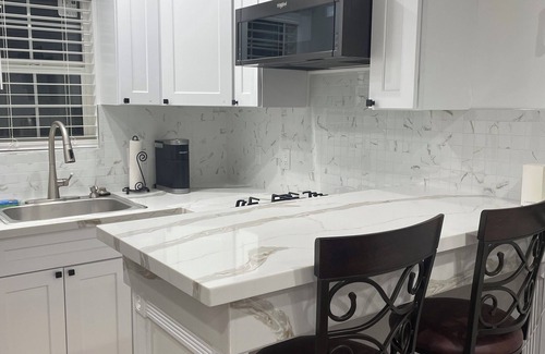 Burbank Apartment | Bright and Cozy Guest House