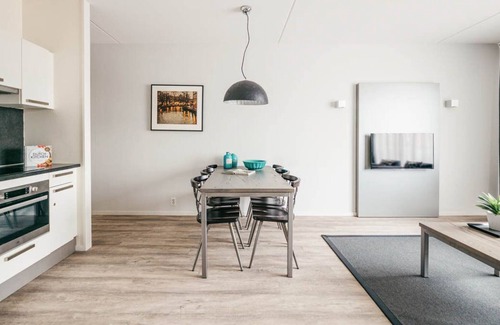 Haarlemmerbuurt Apartment | Bright and modern two bedroom apartment with canal view. Free Wi-Fi