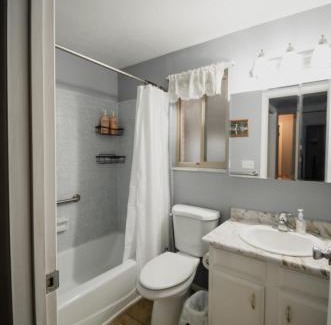 Midvale Apartment | Bright and Peaceful Apt in Midvale