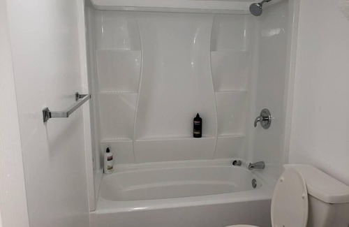 White City Apartment | Bright and spacious 3 bedroom suite near mountains