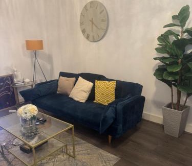 Cleedownton House | Bright and Spacious Double Room