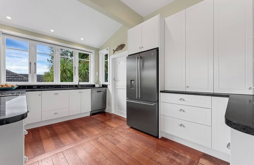 Bayswater House | Bright and Spacious Home in Prime Bayswater Location.