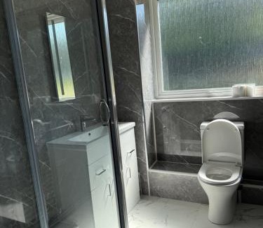 Sutton Apartment | Bright and spacious two bedroom flat